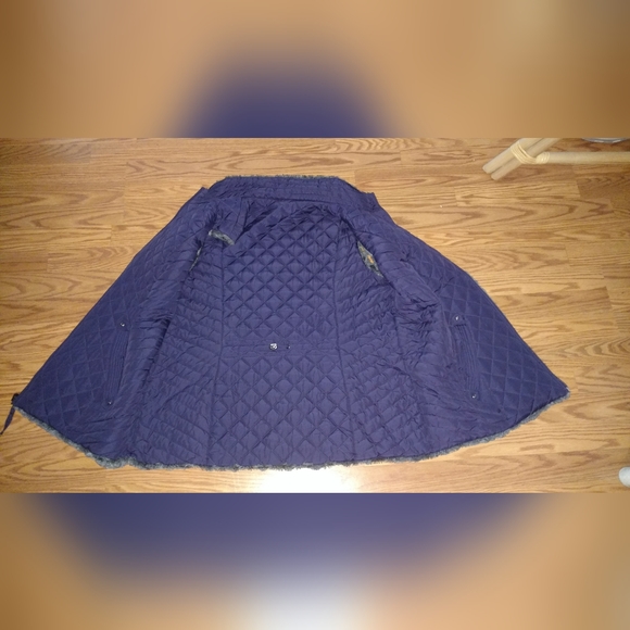 Weatherproof Reversible Vest - Picture 4 of 7